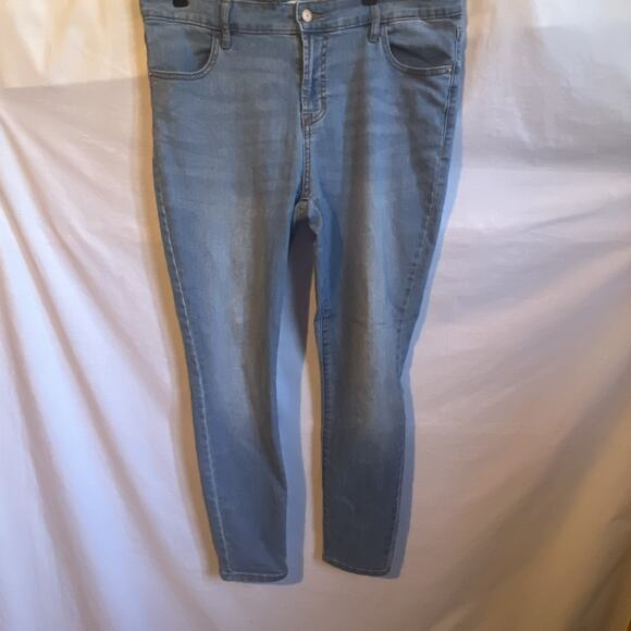 Old Navy Super Skinny Stretch Jeans Women's Size 14 Light Blue Wash Mid Rise - Picture 1 of 10